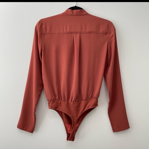 Aritzia Babaton Ambrose Bodysuit Long Sleeve Wrap Top Rust / Copper Sz XS - Picture 3 of 4
